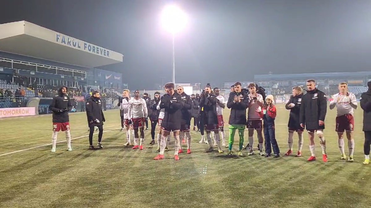 Imagini de la finalul meciului Farul - Rapid