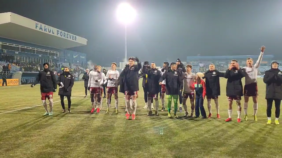 Imagini de la finalul meciului Farul - Rapid