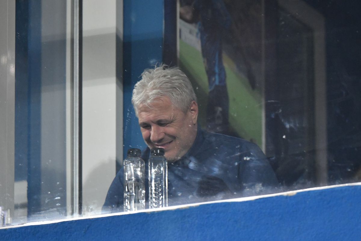 Marius Șumudică, imagini fabuloase în loja de la Ovidiu! Cu țigara electronică după golurile giuleștenilor