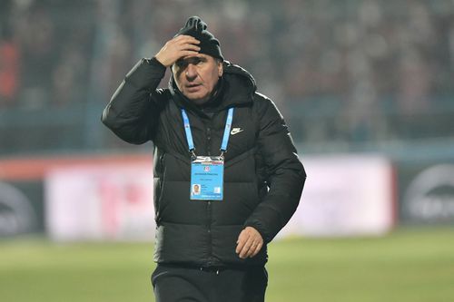 Gică Hagi în timpul meciului Farul - Rapid