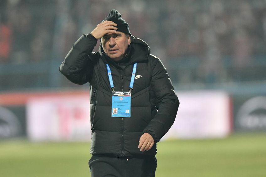 Gică Hagi în timpul meciului Farul - Rapid