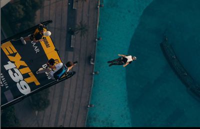 31 de sportivi au efectuat cu succes 437 de salturi de la etajul 139 al clădirii Burj Khalifa » Printre ei și o sportivă română, Cornelia Mihai