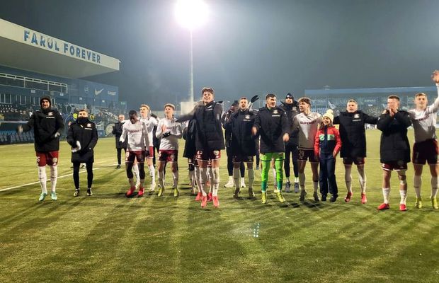 Ce s-a întâmplat pe gazon, la câteva secunde după victoria Rapidului » 6 detalii care nu au fost la TV