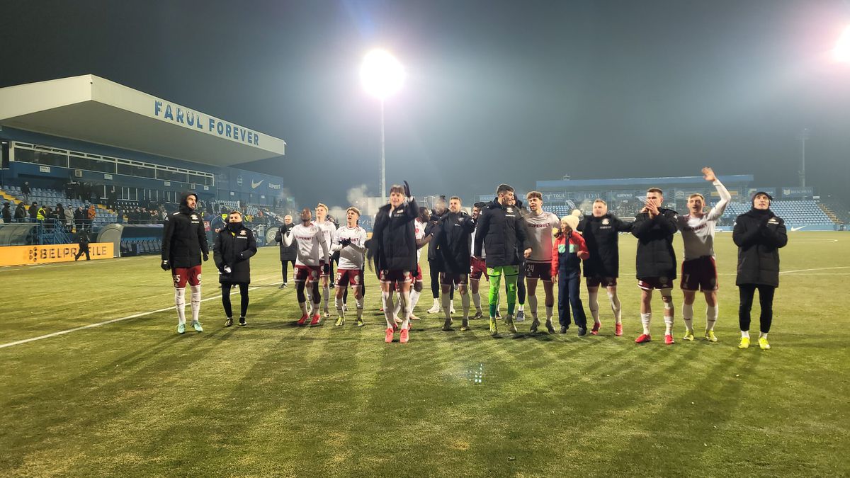 Imagini de la finalul meciului Farul - Rapid