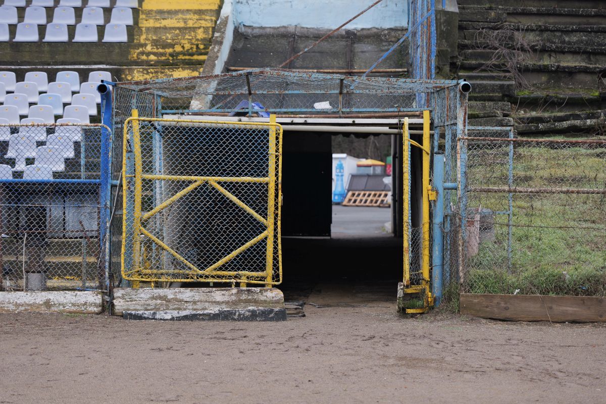 Stadionul de 20.000 de locuri din România se descompune! Reportaj GSP pe arena abandonată de autorități: nimeni nu o mai poate salva!