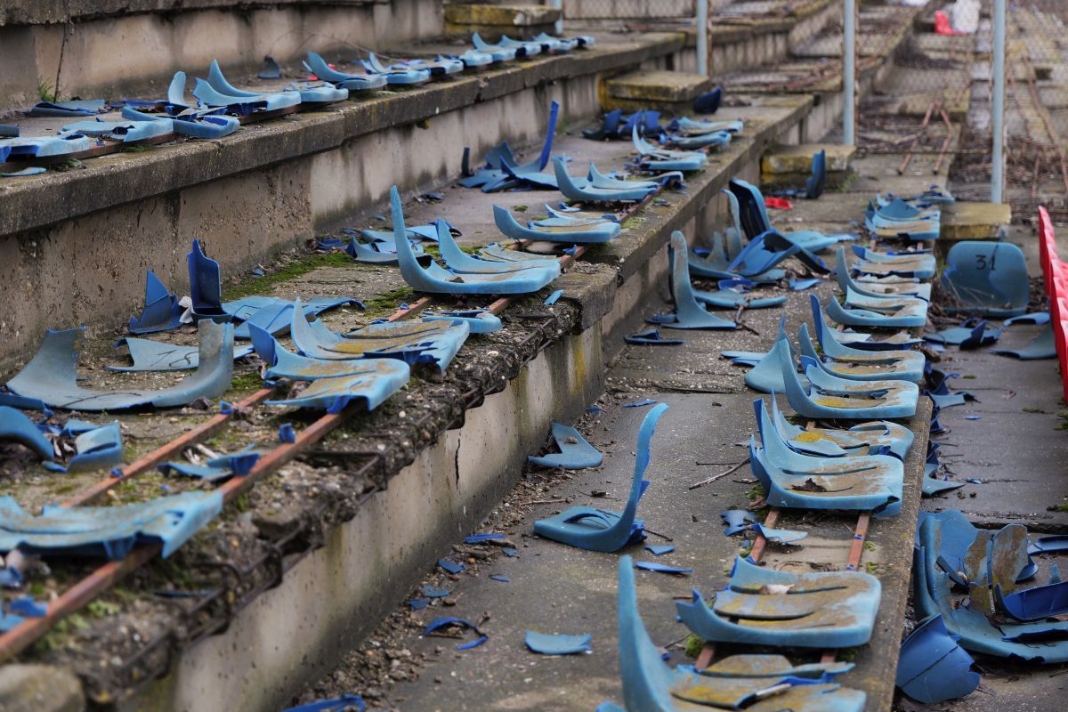 Stadionul de 20.000 de locuri din România se descompune! Reportaj GSP pe arena abandonată de autorități: nimeni nu o mai poate salva!