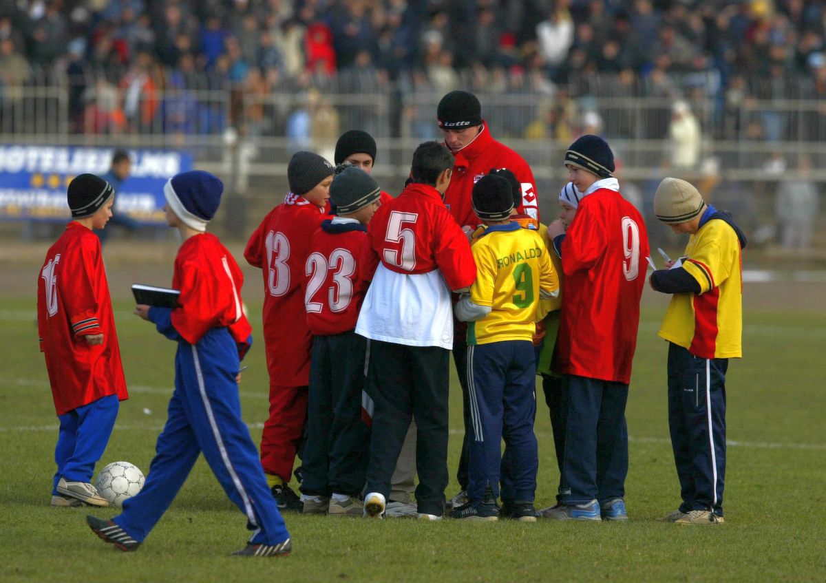 Când FCSB și Dinamo au jucat la Brăila: imagini din alte timpuri de pe „Municipalul” brăilean