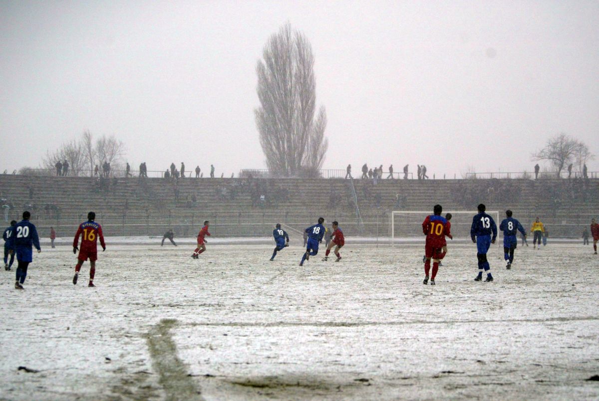 Când FCSB și Dinamo au jucat la Brăila: imagini din alte timpuri de pe „Municipalul” brăilean