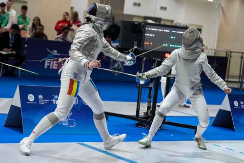 Amalia Covaliu (stânga), într-un asalt din timpul CE de juniori de la Tbilisi 2026 / Foto: EFC