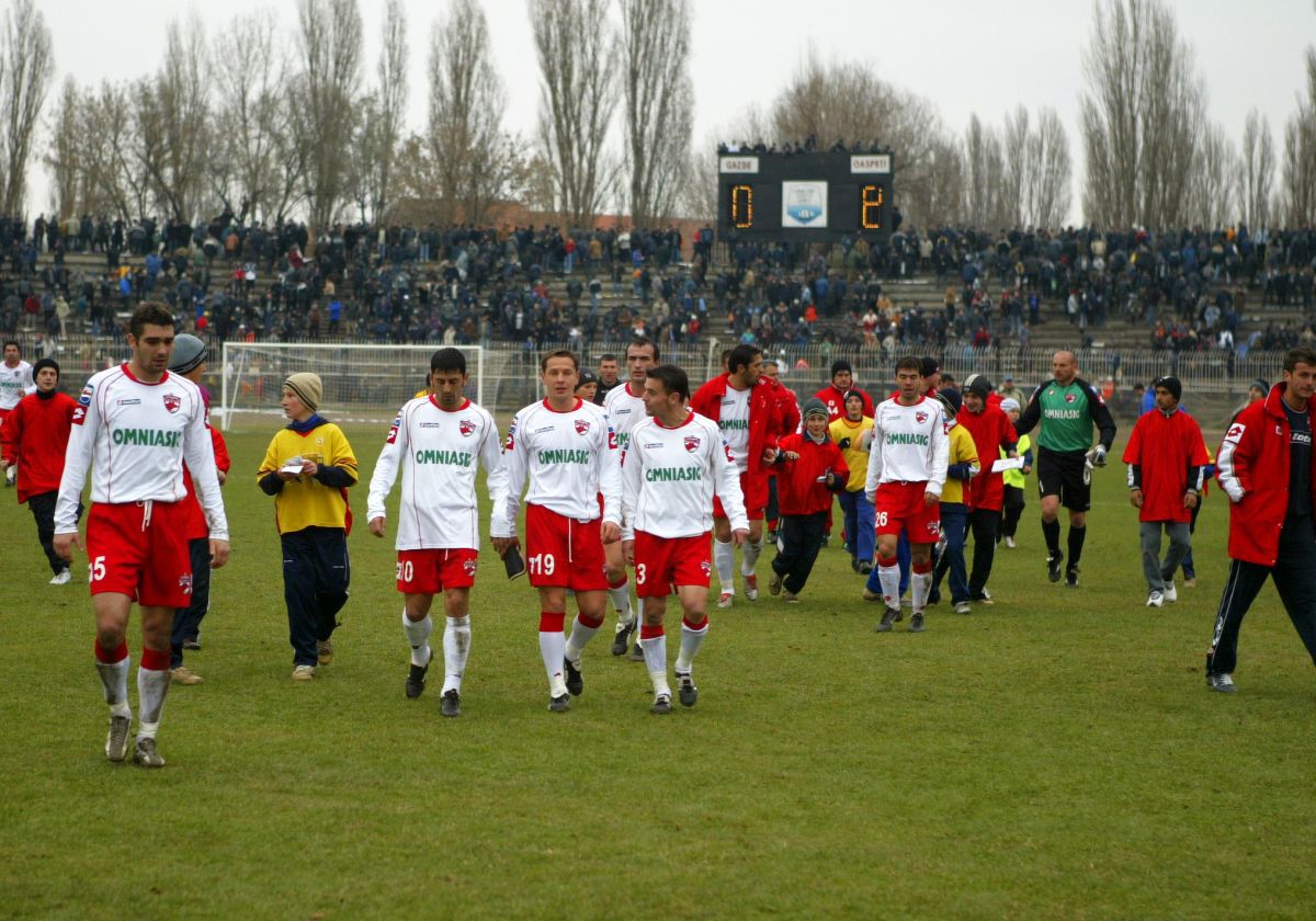 Când FCSB și Dinamo au jucat la Brăila: imagini din alte timpuri de pe „Municipalul” brăilean