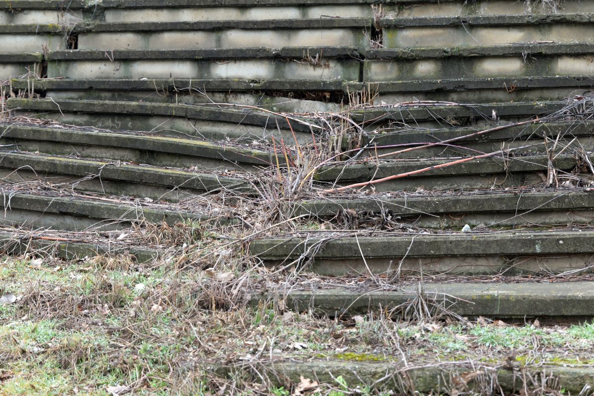 Stadionul de 20.000 de locuri din România se descompune! Reportaj GSP pe arena abandonată de autorități: nimeni nu o mai poate salva!
