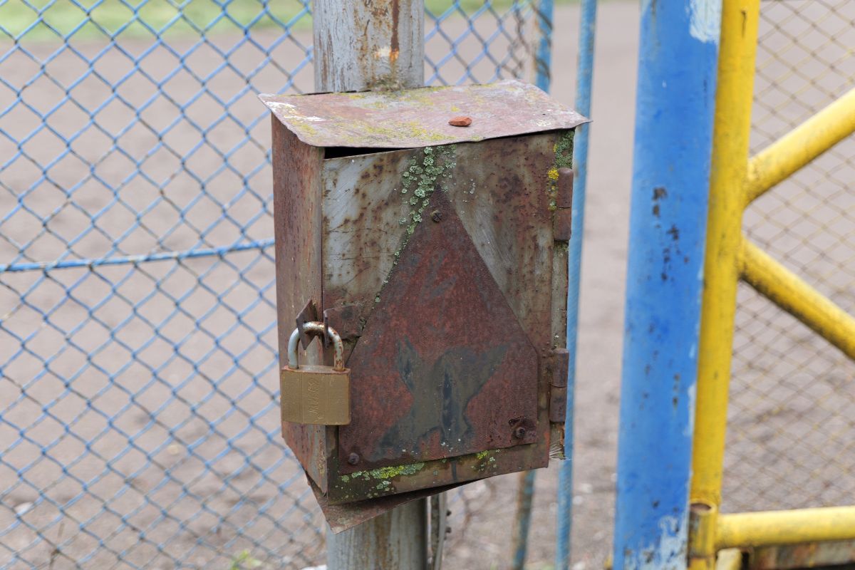 Stadionul de 20.000 de locuri din România se descompune! Reportaj GSP pe arena abandonată de autorități: nimeni nu o mai poate salva!
