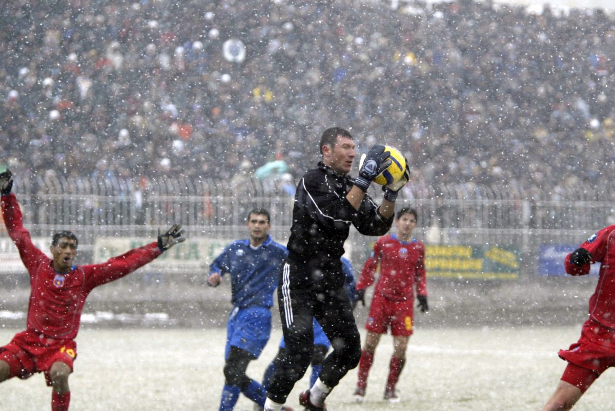 Când FCSB și Dinamo au jucat la Brăila: imagini din alte timpuri de pe „Municipalul” brăilean