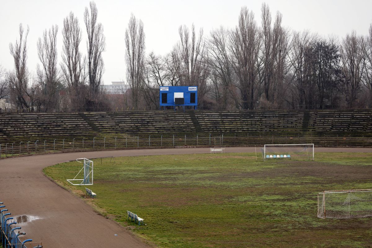 Stadionul din Brăila, printre ruine și vegetație: imagini dezarmante cu arena de 20.000 de locuri din România - februarie 2026