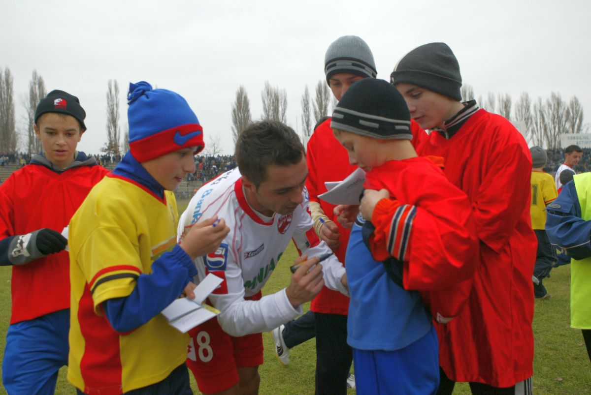 Când FCSB și Dinamo au jucat la Brăila: imagini din alte timpuri de pe „Municipalul” brăilean