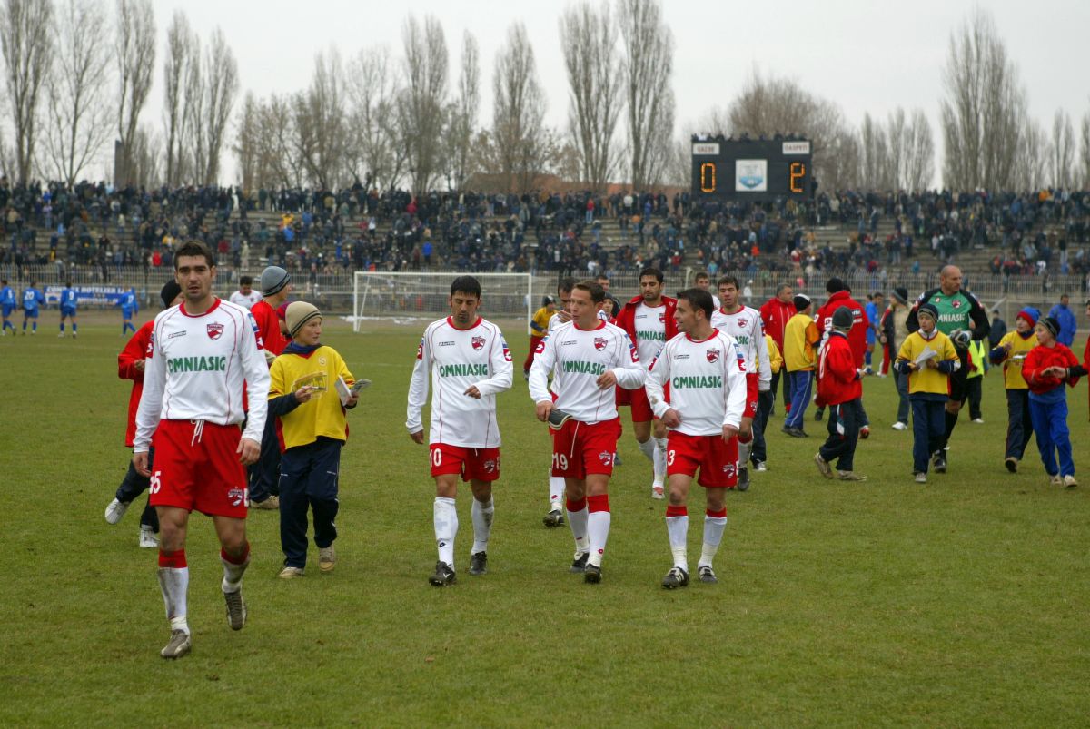 Când FCSB și Dinamo au jucat la Brăila: imagini din alte timpuri de pe „Municipalul” brăilean