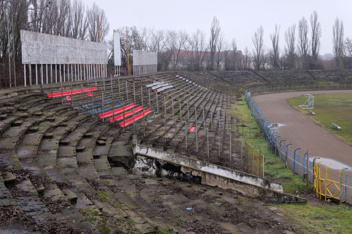 Stadionul de 20.000 de locuri din România se descompune! Reportaj GSP pe arena abandonată de autorități: nimeni nu o mai poate salva!