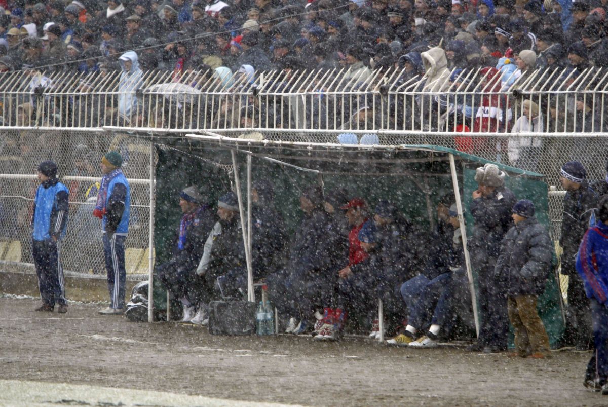 Când FCSB și Dinamo au jucat la Brăila: imagini din alte timpuri de pe „Municipalul” brăilean