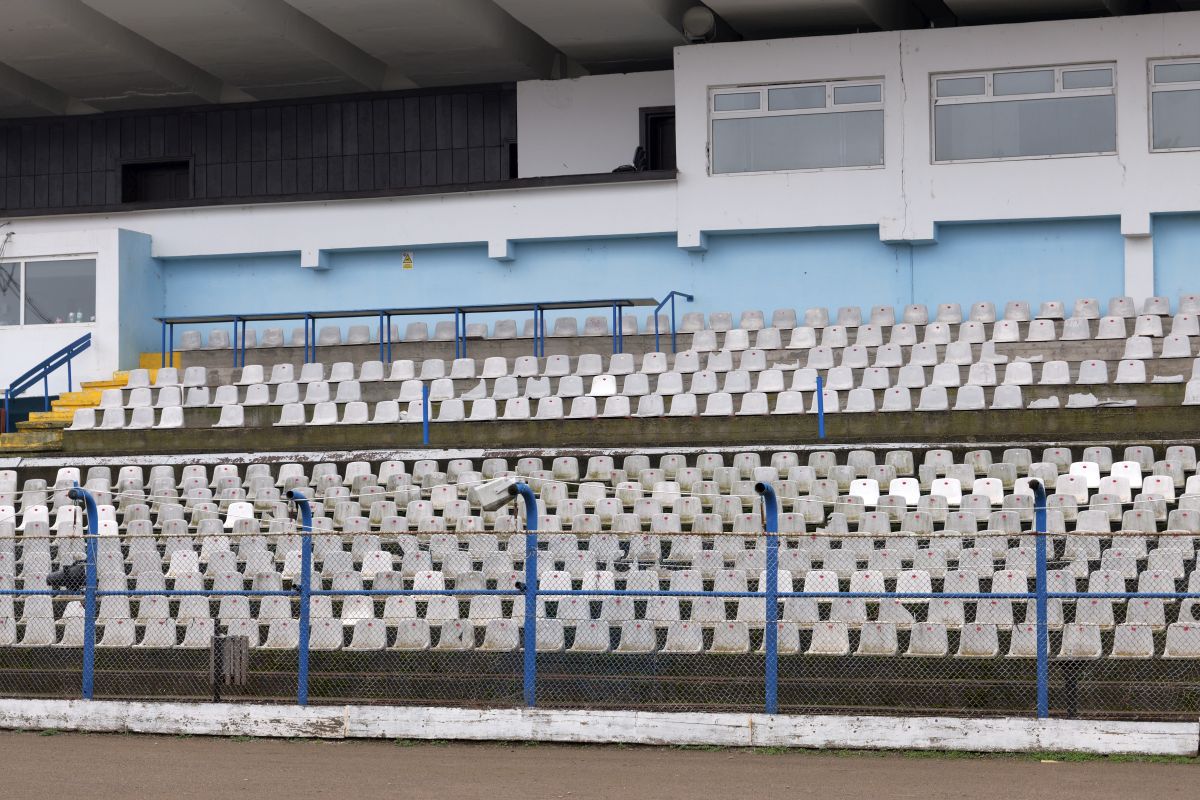Stadionul de 20.000 de locuri din România se descompune! Reportaj GSP pe arena abandonată de autorități: nimeni nu o mai poate salva!