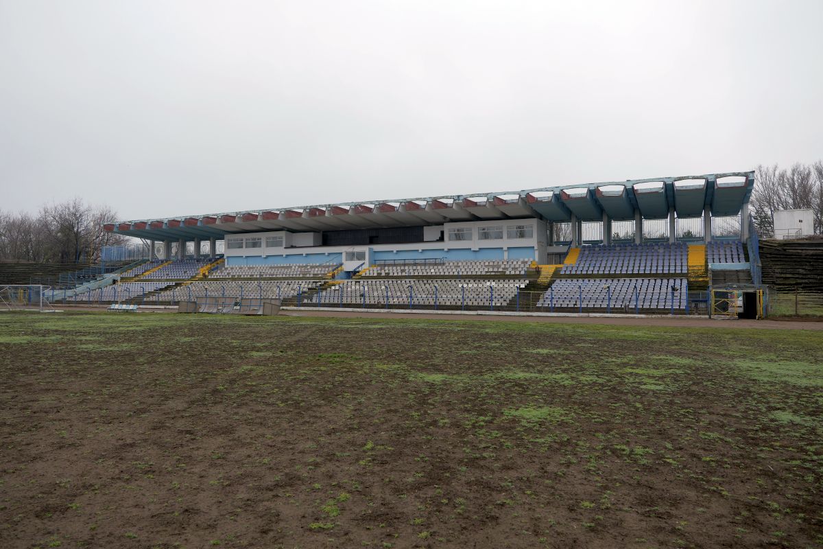 Stadionul de 20.000 de locuri din România se descompune! Reportaj GSP pe arena abandonată de autorități: nimeni nu o mai poate salva!