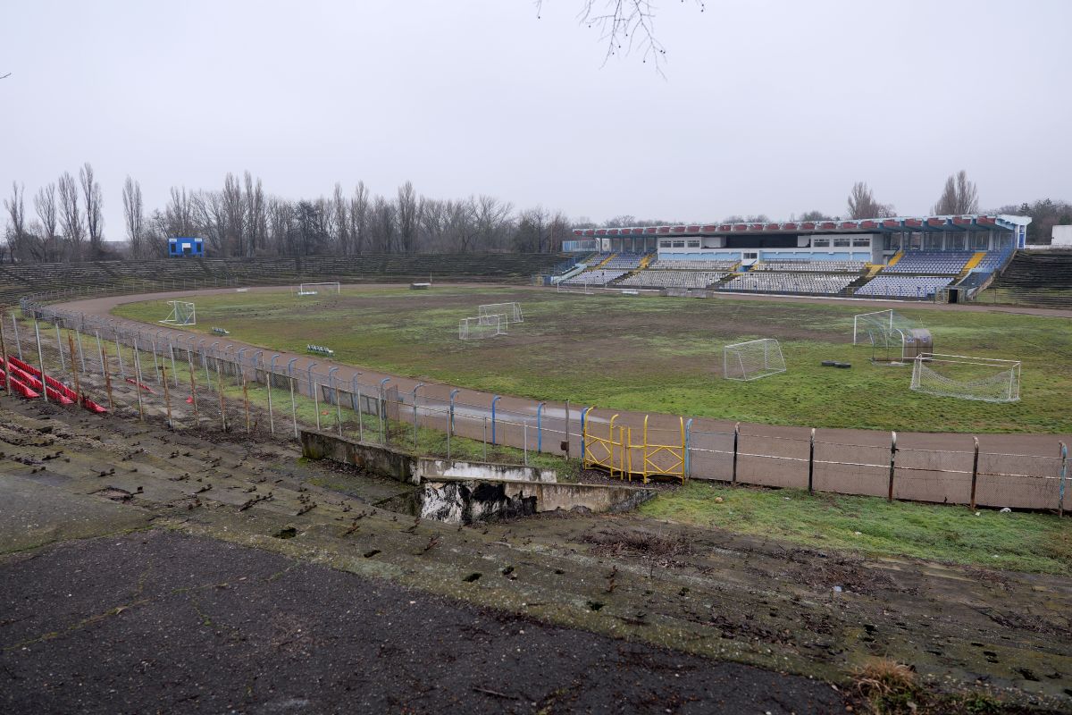 Stadionul de 20.000 de locuri din România se descompune! Reportaj GSP pe arena abandonată de autorități: nimeni nu o mai poate salva!