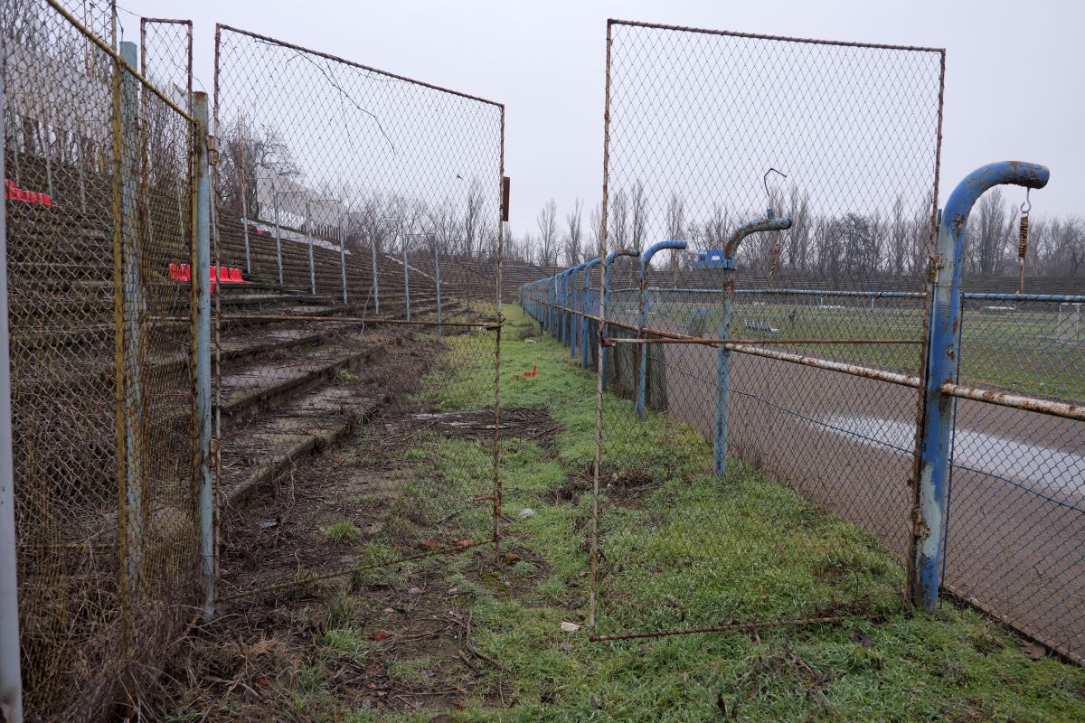 Stadionul de 20.000 de locuri din România se descompune! Reportaj GSP pe arena abandonată de autorități: nimeni nu o mai poate salva!