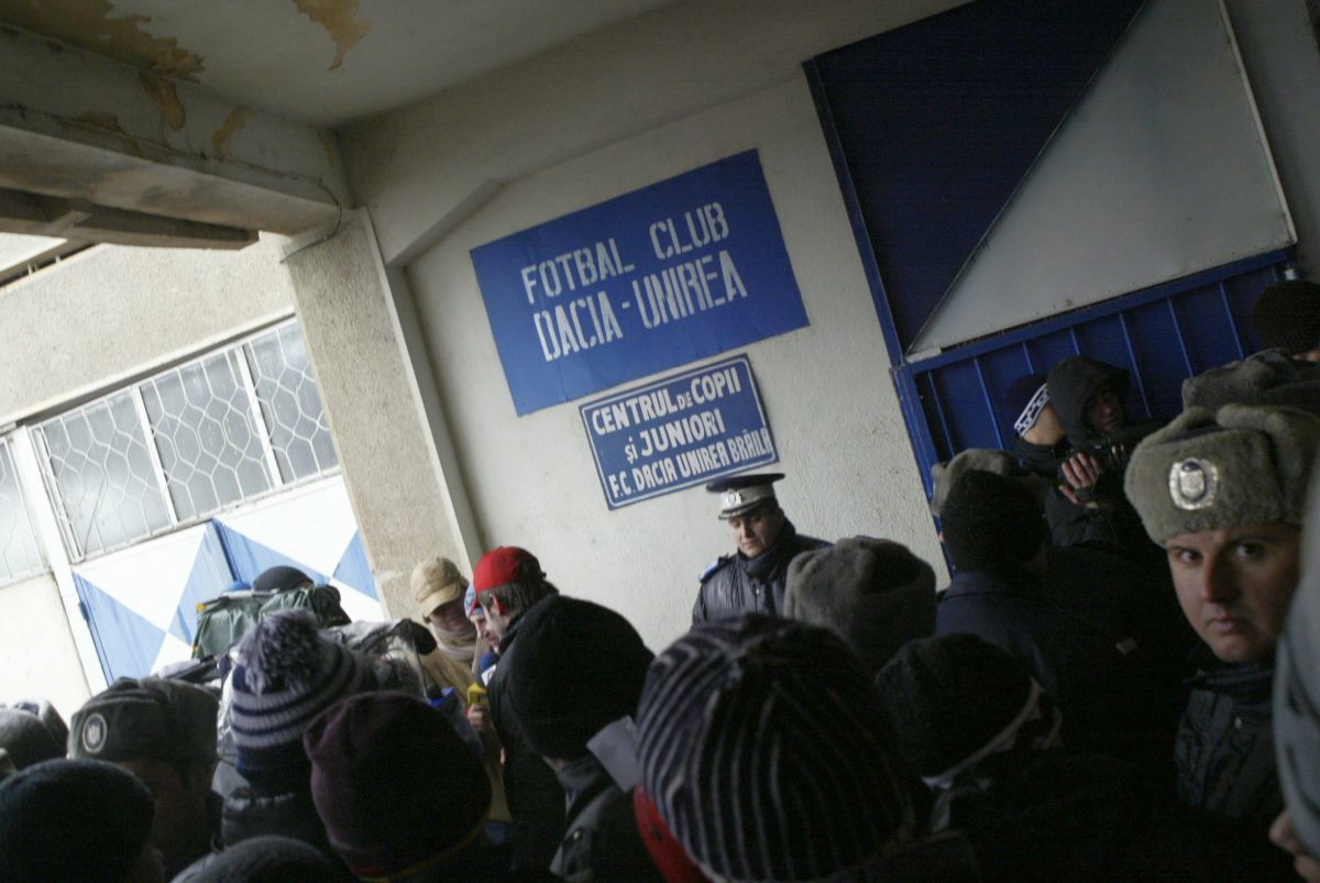 Când FCSB și Dinamo au jucat la Brăila: imagini din alte timpuri de pe „Municipalul” brăilean