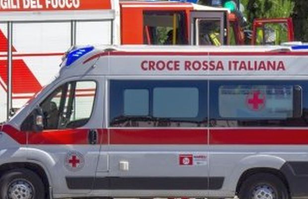 Fără precedent! Suporter înjunghiat de soție în timp ce înjura în casă un arbitru