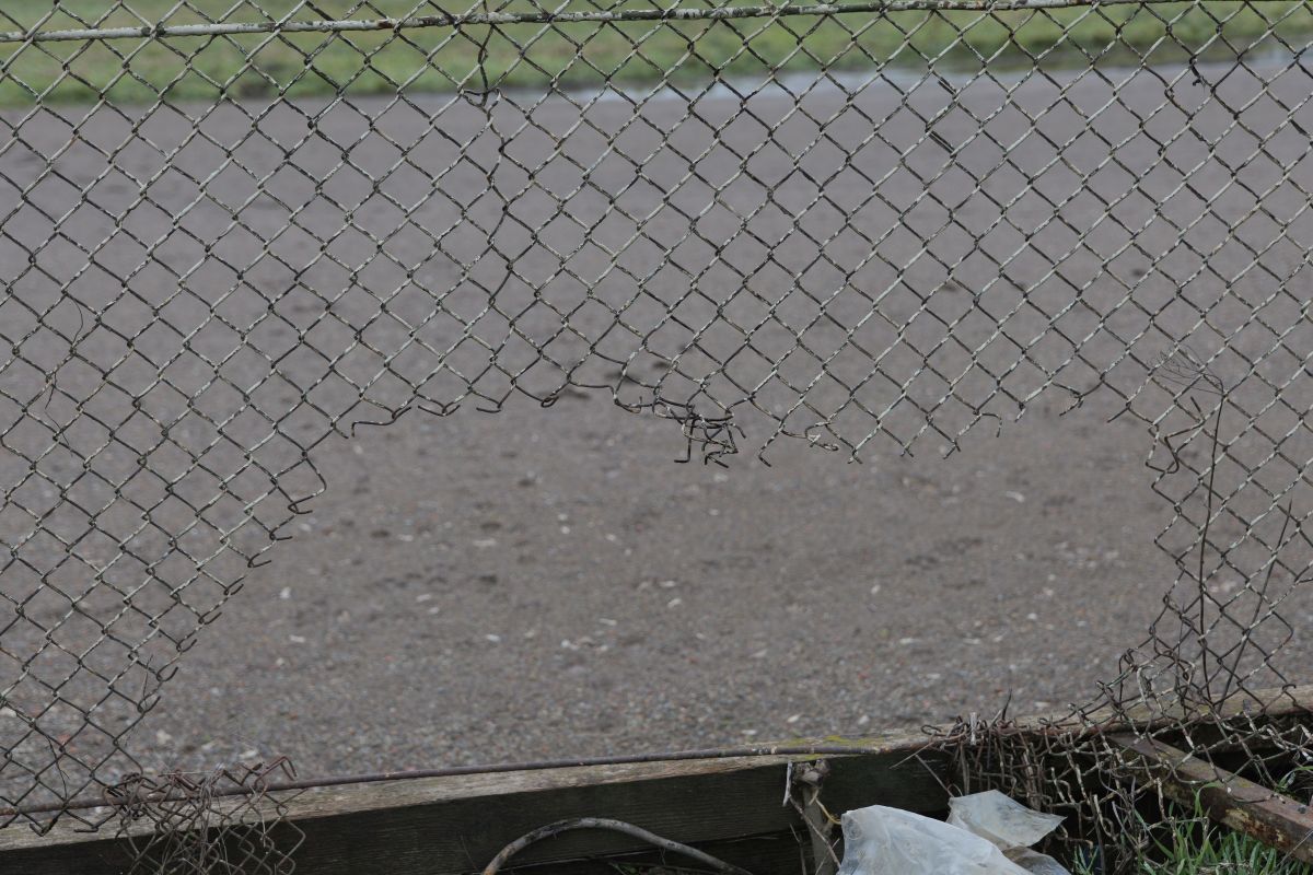 Stadionul de 20.000 de locuri din România se descompune! Reportaj GSP pe arena abandonată de autorități: nimeni nu o mai poate salva!