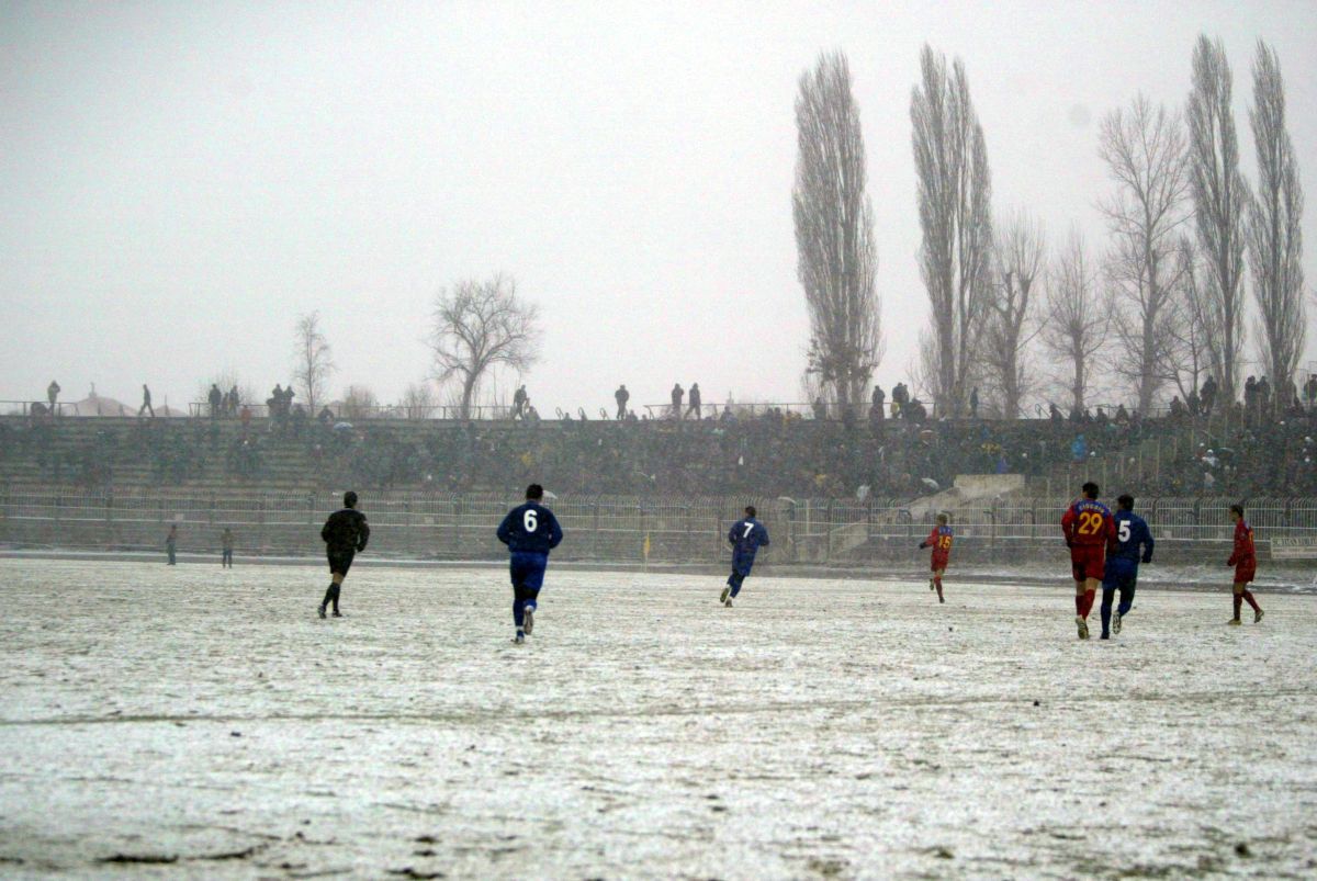 Când FCSB și Dinamo au jucat la Brăila: imagini din alte timpuri de pe „Municipalul” brăilean