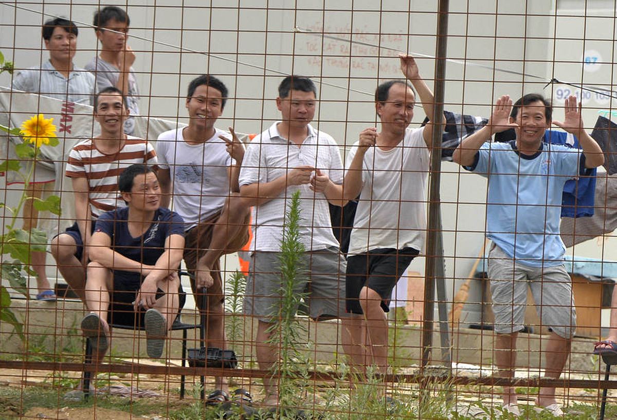 VIDEO. Vietnamezii de la stadioanele Ghencea și Giulești nu se tem de COVID-19: „Pe șantiere nu există riscuri”