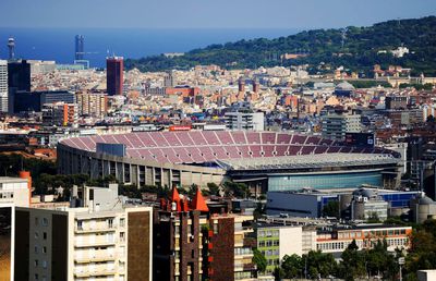 CORONAVIRUS. Nici bogații nu o duc bine » Barcelona ia în calcul reducerea salariilor cu 70%!