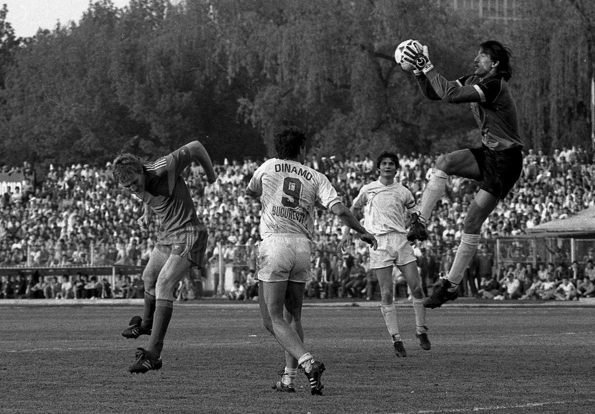 Cum au fost create marile echipe ale anilor '80? » Episodul 2: Steaua, viteziștii Europei - Performanțe uluitoare cu numai 13 fotbaliști de bază