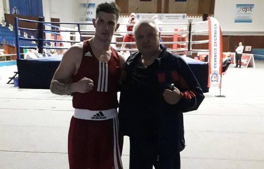Andrei Dărămuș (stânga) / Sursă foto: urbemea KO șocant în Cupa României: a avut spasme la podea! » 6 luni interdicție să mai intre în ring, adio Tokyo