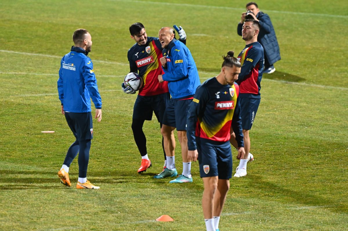 România - Grecia. Imaginea - indiciu care dezvăluie planurile lui Iordănescu » 4 fotbaliști lăsați în afara lotului