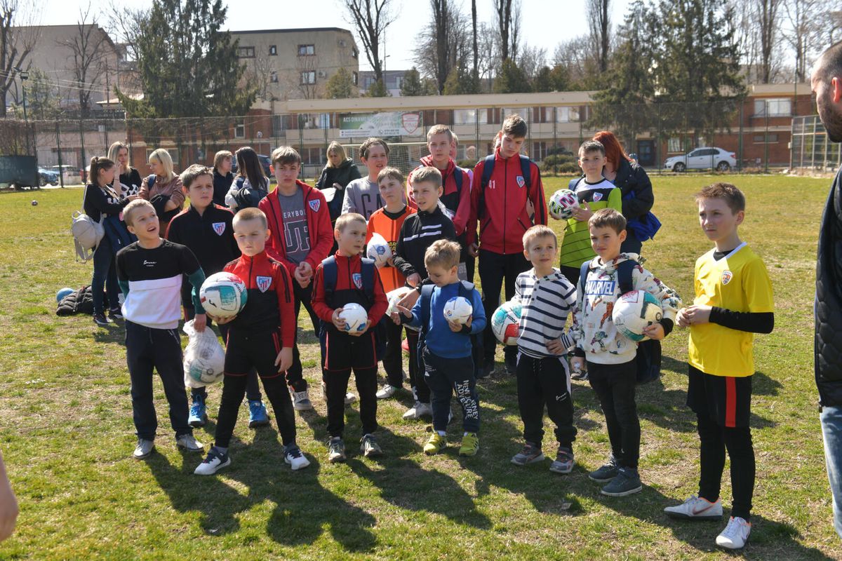 FRF, cadouri pentru copiii refugiați din Odesa » Puștii au primit bilete la amicalul România - Grecia