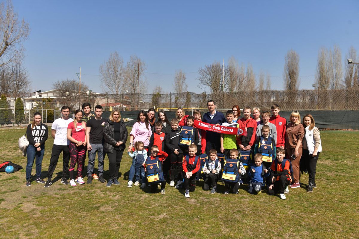 FRF, cadouri pentru copiii refugiați din Odesa » Puștii au primit bilete la amicalul România - Grecia