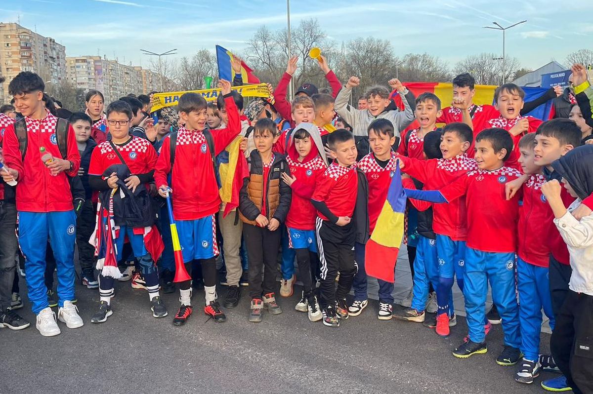 Copii veniți la stadion + poze din meciul România U21 - Portugalia U21
