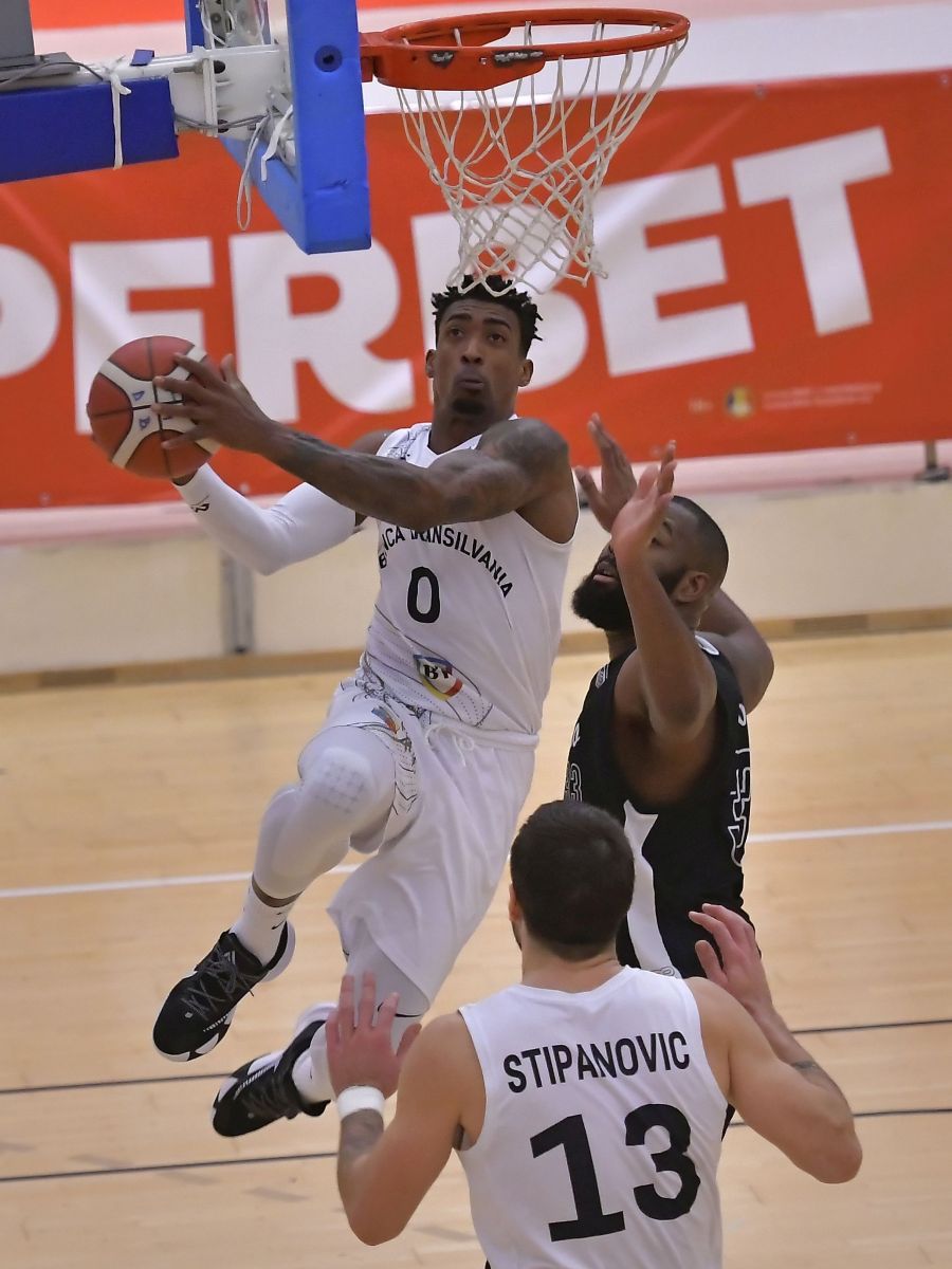 Deși a beneficiat de prezența lui Guzman (nr. 0) pe teren, U-BT Cluj a pierdut cu ucrainenii de la Prometey FOTO Răzvan Păsărică / sportpictures.eu Lumea derbedeilor și a golancelor