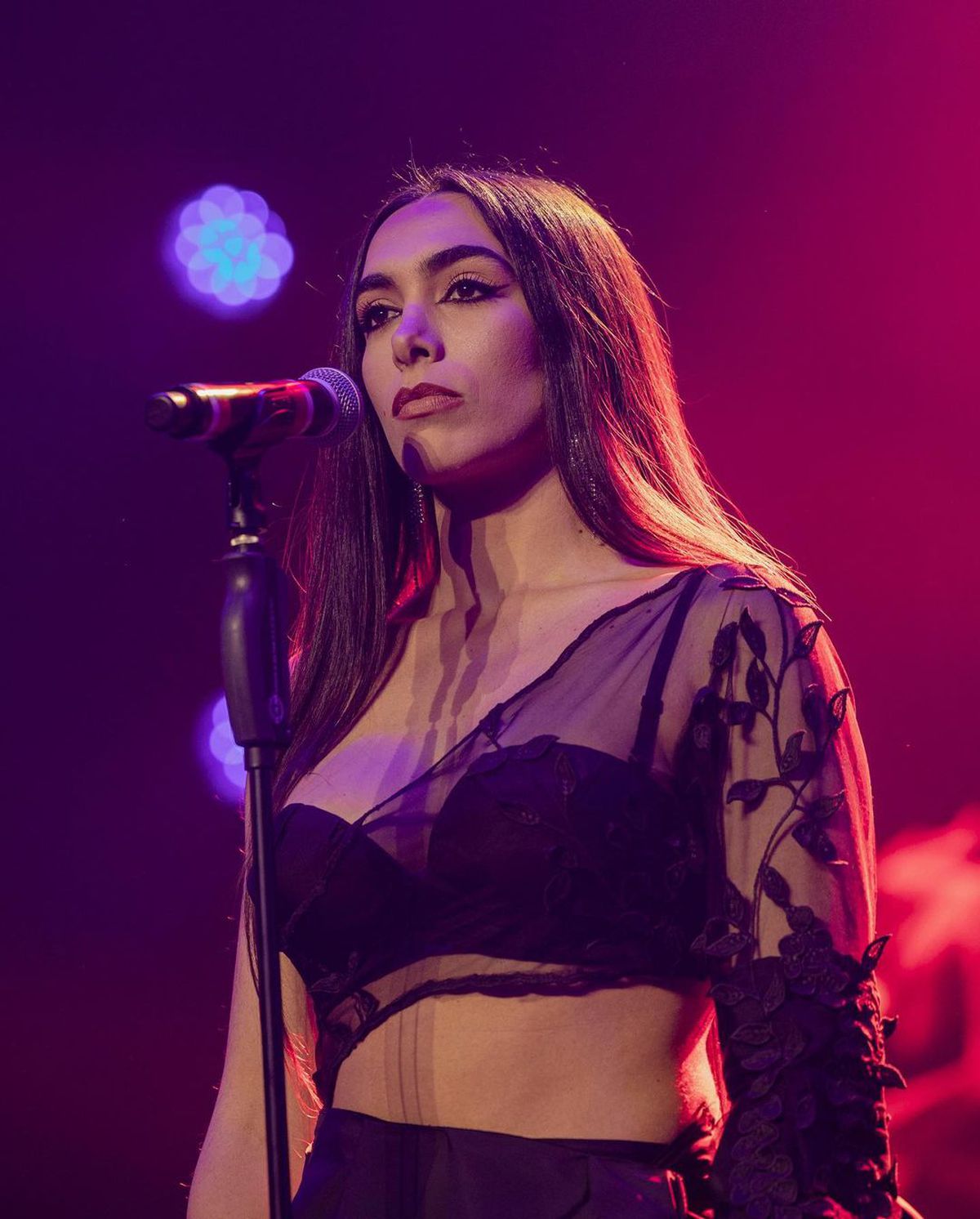 A „masacrat” imnul la Napoli! Solista italiană a izbucnit în plâns după ce a ratat interpretarea „God save The King”