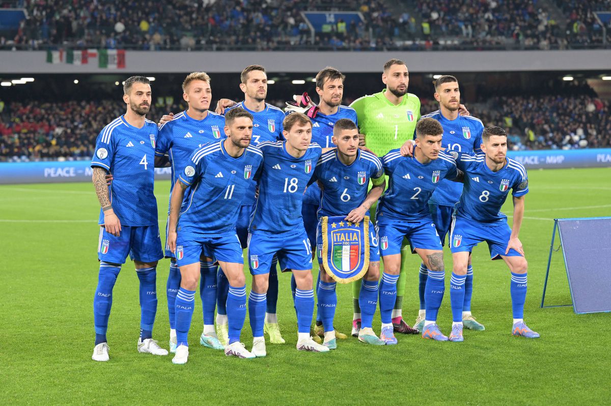 A „masacrat” imnul la Napoli! Solista italiană a izbucnit în plâns după ce a ratat interpretarea „God save The King”