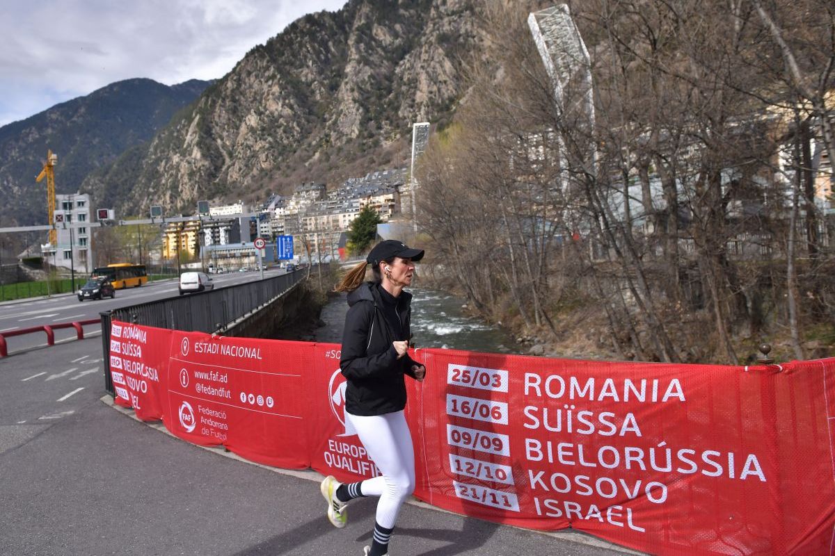 Banner-ul roșu, dezinteres local și pregătiri pentru invazia românilor înaintea meciului cu Andorra, din preliminariile EURO