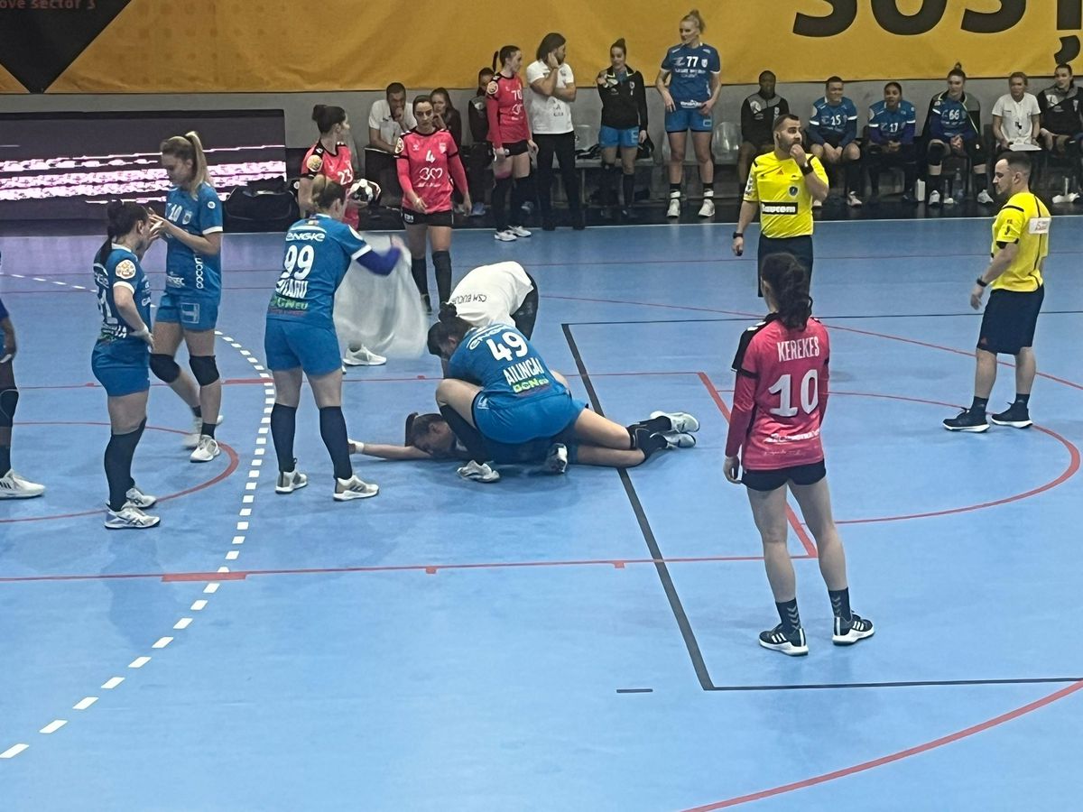 CSM București a învins-o clar pe Baia Mare, dar Adi Vasile tremură » Lacrimi de durere pentru o jucătoare de bază