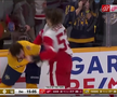 Filip Forsberg (Nashville Predators) și Moritz Seider (Detroit Red Wings) FOTO: captură video