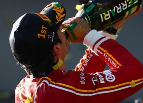 Carlos Sainz, victorie în Marele Premiu din Australia! Dublă Ferrari după 4 ani + abandon pentru Max Verstappen