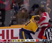 Filip Forsberg (Nashville Predators) și Moritz Seider (Detroit Red Wings) FOTO: captură video