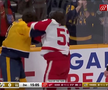 Filip Forsberg (Nashville Predators) și Moritz Seider (Detroit Red Wings) FOTO: captură video