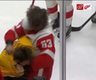 Filip Forsberg (Nashville Predators) și Moritz Seider (Detroit Red Wings) FOTO: captură video