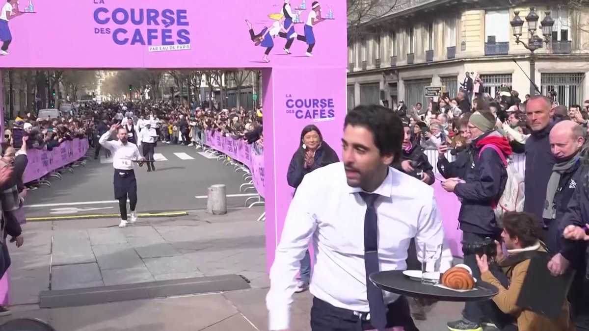 Cursa ospătarilor din Paris 2024