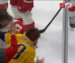 Filip Forsberg (Nashville Predators) și Moritz Seider (Detroit Red Wings) FOTO: captură video